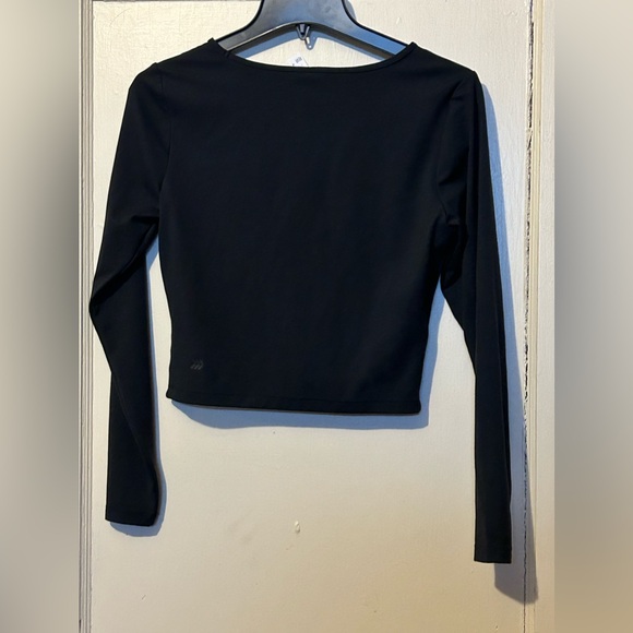 NWOT All in Motion Flex Shirred Cropped Long Sleeve Top | Size: M | Black - Picture 4 of 4